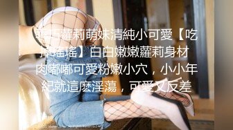  眼镜骚女两女一男3P淫乱大战，白皙奶子边口交边被后入，上位骑乘抽插一脸享受