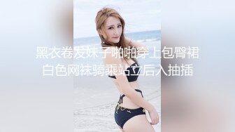 紧身裤极品网红女神，扭腰摆臀很是妖娆，脱光光床上发骚，震动棒猛捅小骚逼，低低娇喘呻吟