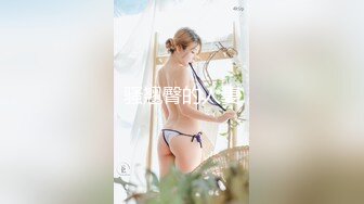 商场女厕全景偷拍美女营业员的微毛小嫩鲍 (2)